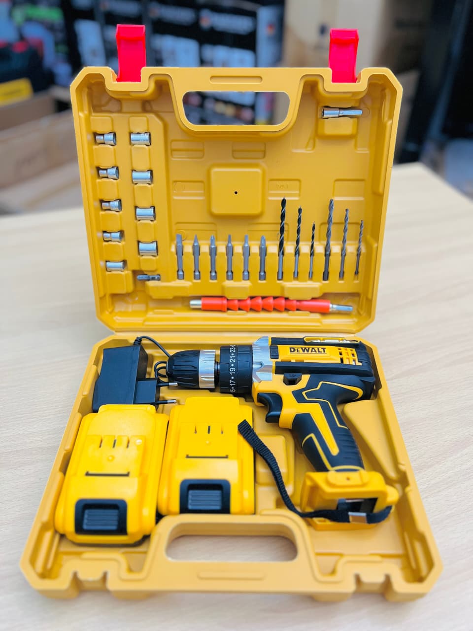 DEWALT 30-Piece Cordless Drill Set(plastic chack)